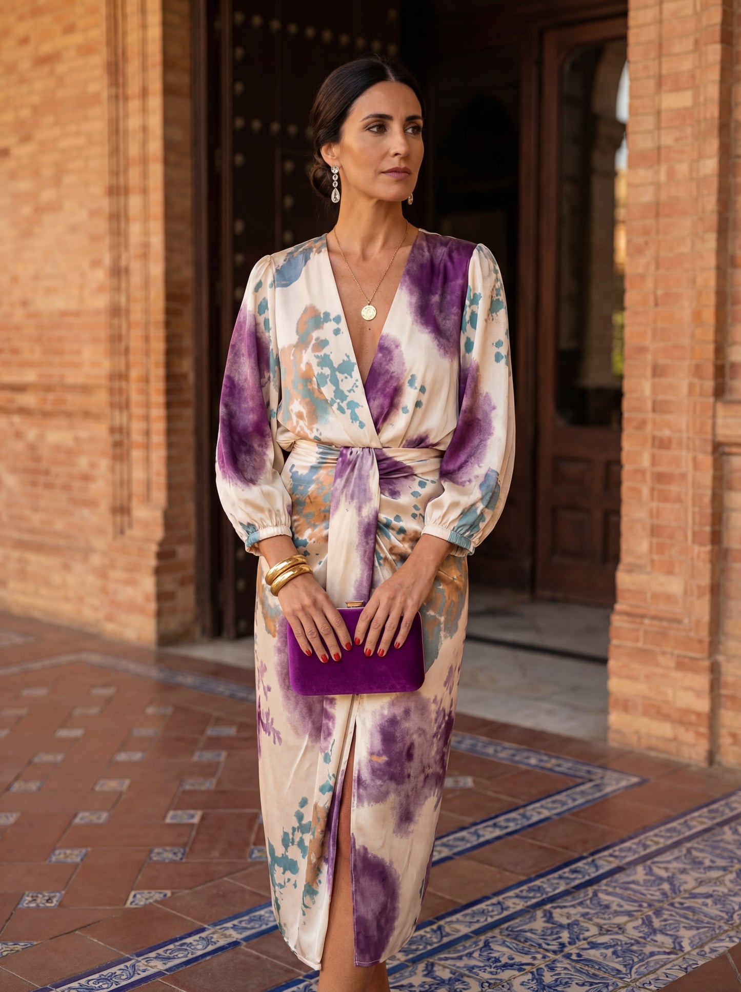 Vestido Macarena Violet Silk · frente Plaza España Sevilla