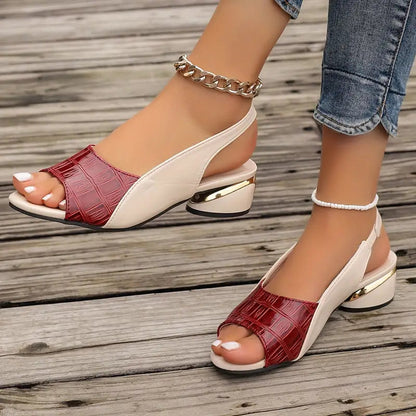 Sandalias Vera rojo — detalle terraza madera