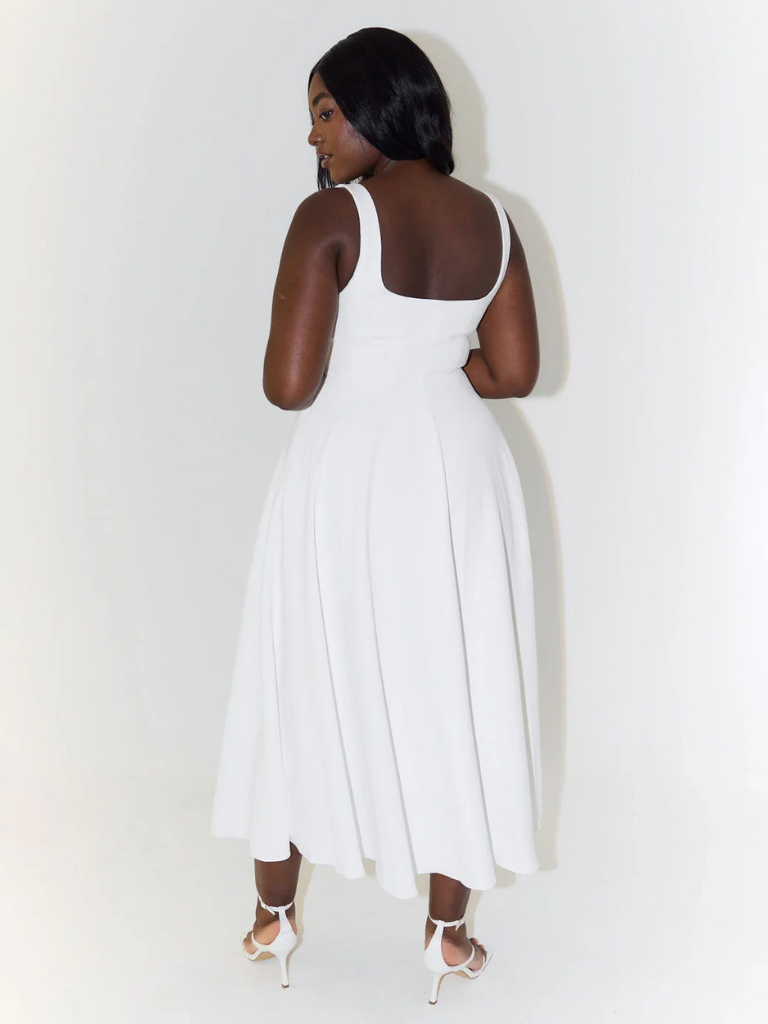 Vestido Maxi Paula blanco — modelo curvy vista trasera
